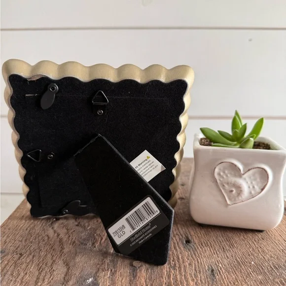 Watercolor original in 4x4 Scalloped Frame - Picture 5 of 5